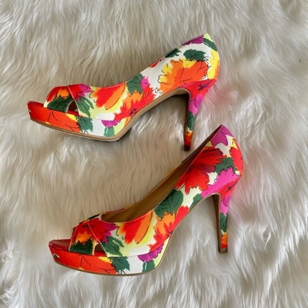 Audrey Brooke floral peep toe stiletto heels, Sz. 7